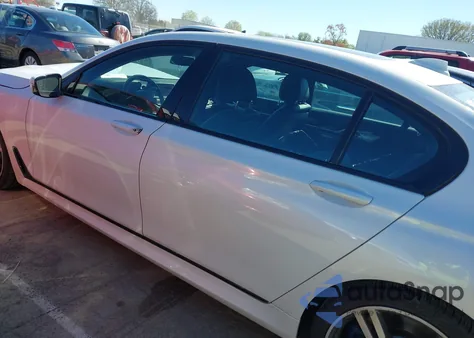 2017 BMW 740I z USA, uszkodzony, nr VIN WBA7E2C38HG741238